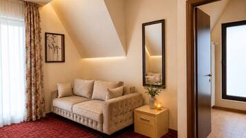 Aspen Apartment with SPA | Living area | Flat-screen TV