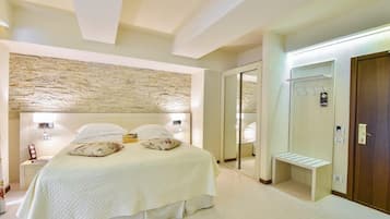 Deluxe Double Room | Living area | Flat-screen TV