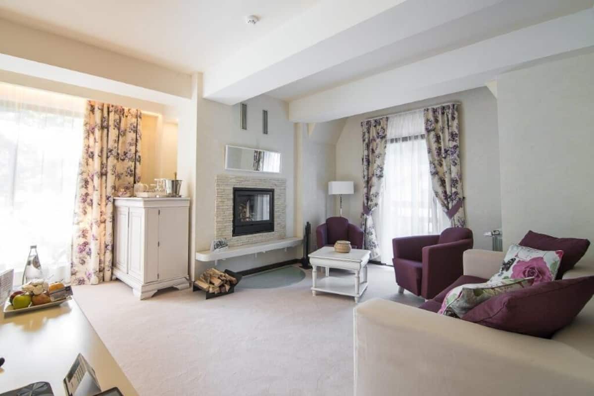 Junior Suite | 1 bedroom, in-room safe, desk, blackout curtains