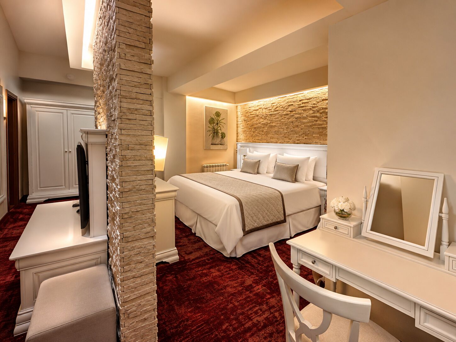 Junior Suite | In-room safe, desk, blackout curtains, soundproofing