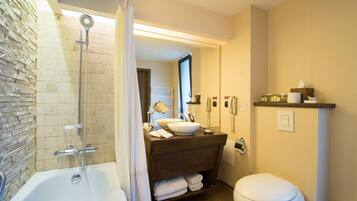 Articles de toilette gratuits, chaussons, serviettes fournies, savon