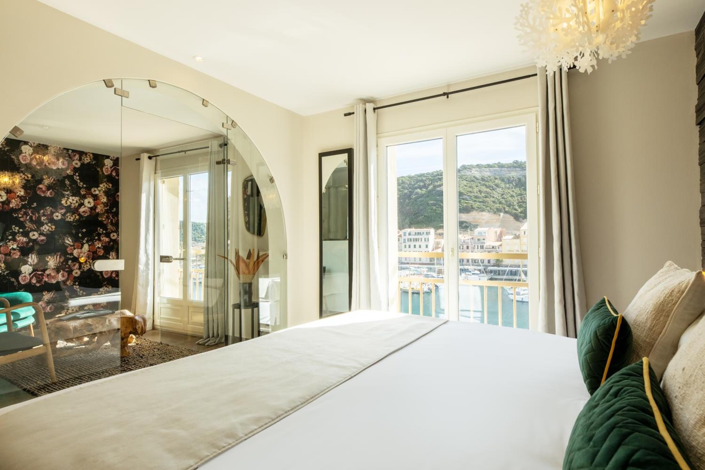 1 bedroom, premium bedding, memory-foam beds, in-room safe