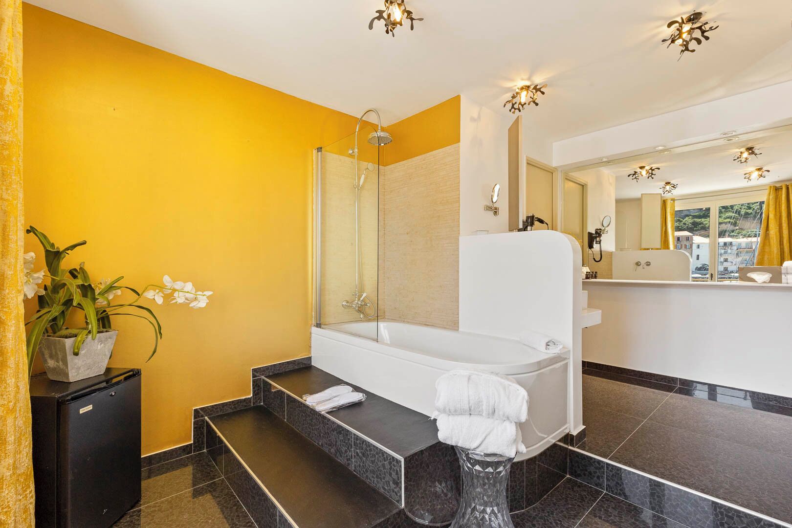 junior suite | 1 bedroom, premium bedding, memory-foam beds, in-room safe