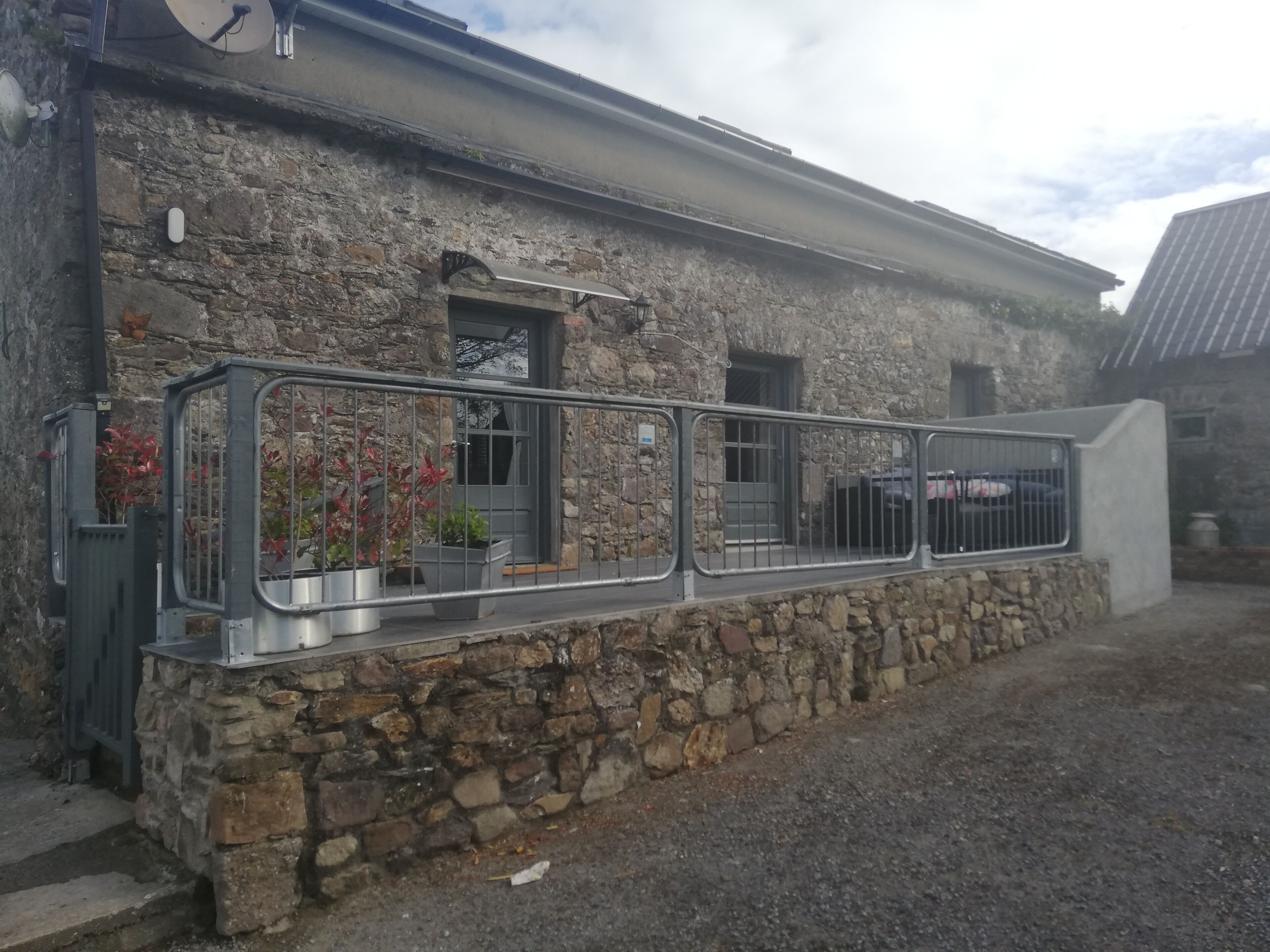 Old stone cottage situated between waterford Cork Dublin n25 
