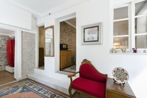 Ferienhaus (Iconic Stone 1) | Wohnbereich | LCD-Fernseher