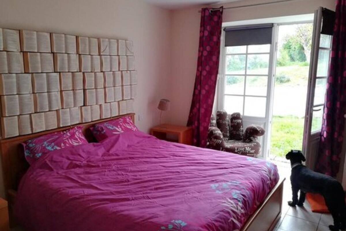 Quadruple Room (La Boutonne) | Laptop workspace, blackout curtains, soundproofing, iron/ironing board