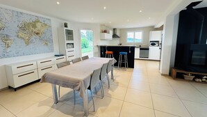 Dining - Detached, fully equipped villa on Lake Chalain (Marigny)