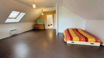 3 bedrooms, iron/ironing board, WiFi