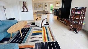TV, DVD player, table tennis - Detached, fully equipped villa on Lake Chalain (Marigny)