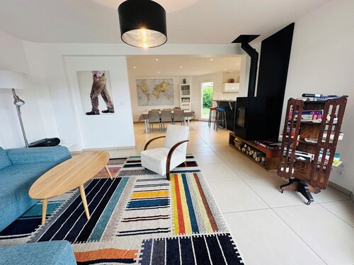 Detached house with panoramic terrace at Lake Chalain