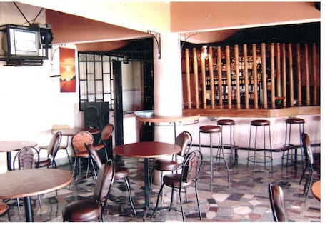 Se sirven desayunos, almuerzos y cenas; cocina local e internacional