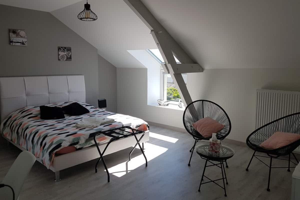 Double Room, Shared Bathroom (Rose) | Cribs (free), rollaway beds (surcharge), WiFi (free)