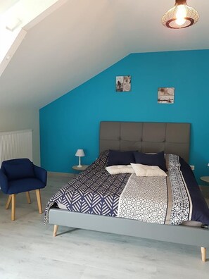 Quarto casal, banheiro compartilhado (Bleue) | Individualmente decorados, individualmente mobiliados, berços grátis