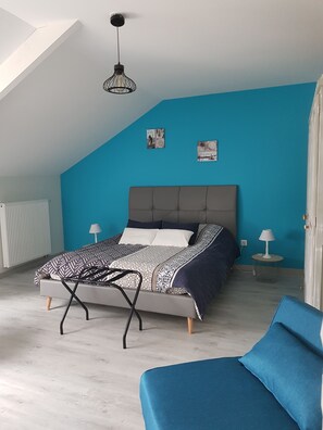 Quarto casal, banheiro compartilhado (Bleue) | Individualmente decorados, individualmente mobiliados, berços grátis