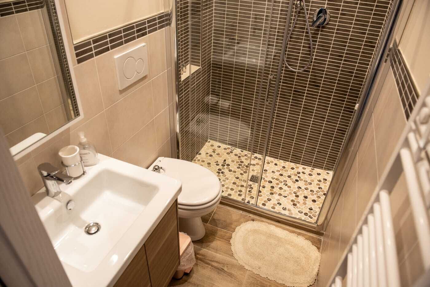 Family Room, Connecting Rooms, City View | Bathroom | Shower, towels, soap, shampoo