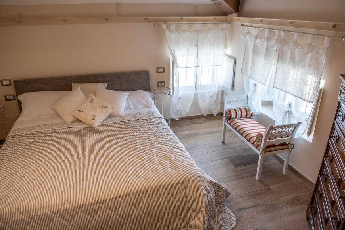 Superior tweepersoonskamer, uitzicht op de stad | Een kluis op de kamer, gratis wifi, beddengoed