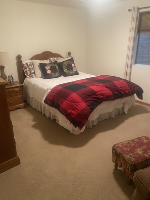 3 عدّة غرف نوم ومكواة/لوح كي وواي فاي مجانًا وملاءات أسرّة