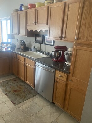 ثلاجة، ميكروويف، فرن�، موقد طهي مسطح