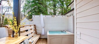 Cozy Family Retreat w/HT-Sauna Deck & DT Charm