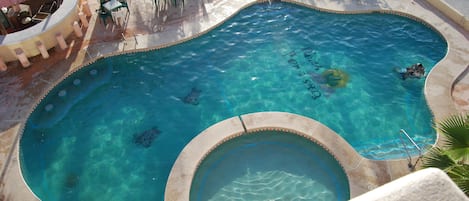 Utendørsbasseng, bassengtelt (inkludert) og bassengparasoller