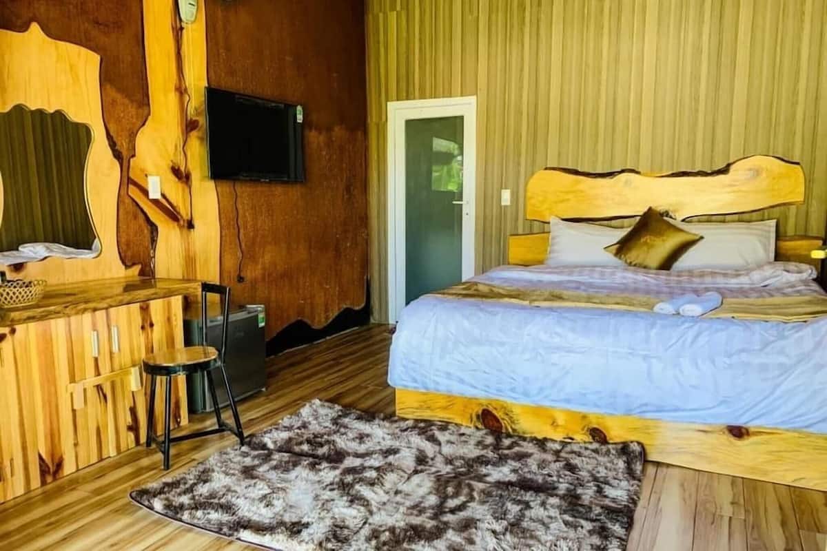 Minibar, escritorio, sistema de insonorización y wifi gratis