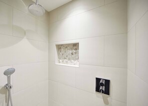 House (2 Bedrooms) | Bathroom shower - Lowcross Cottage (Guisborough)