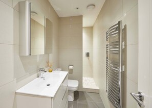 Maison (2 Bedrooms) | Salle de bain | Serviettes fournies