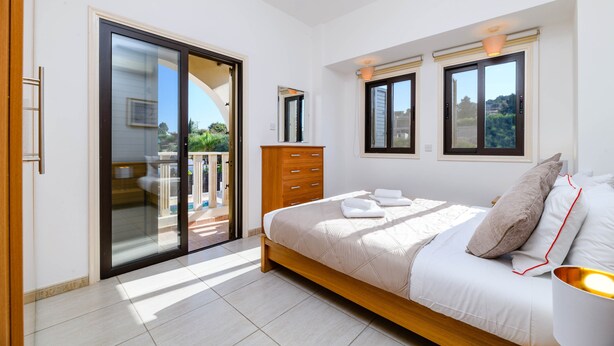 Villa, 3 habitaciones, piscina privada | Caja fuerte, escritorio, espacio para trabajar con un portátil