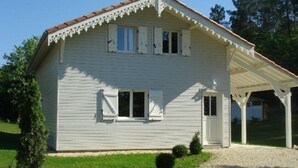 Front of property - La Maison de Bois Marie (Boulazac-Isle-Manoire)