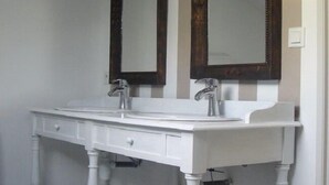 Double Room | Bathroom sink - La Maison de Bois Marie (Boulazac-Isle-Manoire)