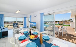 Villa, 3 chambres, piscine privée, en bord de plage | Restauration dans la chambre