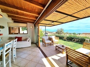 Interior - A 300 mt dalla spiaggia, splendida vista mare, giardino parcheggio grattuito (Costa Rei)