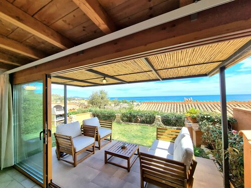 A 300 mt dalla spiaggia, splendida vista mare, giardino parcheggio grattuito