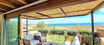 A 300 mt dalla spiaggia, splendida vista mare, giardino parcheggio grattuito