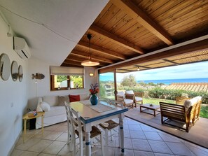 Interior - A 300 mt dalla spiaggia, splendida vista mare, giardino parcheggio grattuito (Costa Rei)
