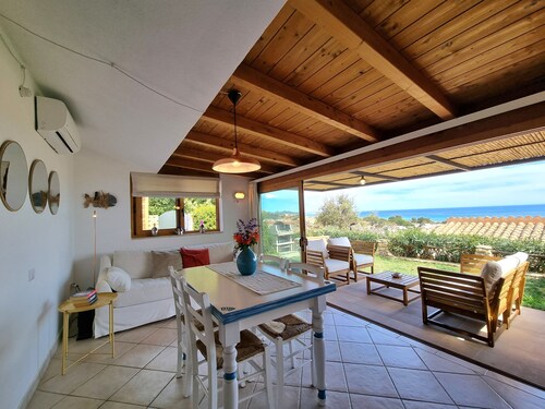 A 300 mt dalla spiaggia, splendida vista mare, giardino parcheggio grattuito