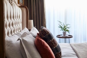 Minibar, caja de seguridad en la habitación y cortinas blackout 