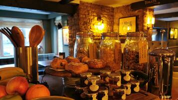 To-go breakfast on weekdays (GBP 15.75 per person)