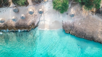Am Strand, Liegestühle, Strandtücher