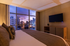1 bedroom, premium bedding, down duvets, minibar