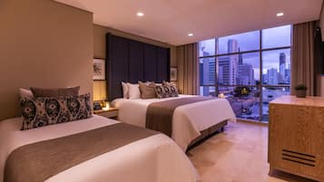 1 bedroom, premium bedding, down duvets, minibar