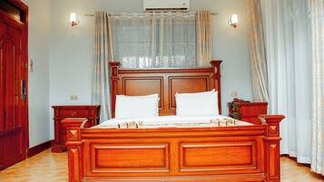 Colchones con pillow-top, minibar y caja de seguridad en la habitación