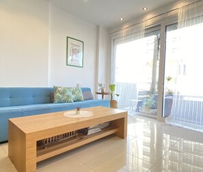 TV, video library - Green Gordon Beach View Apartments (Tel Aviv-Yafo)