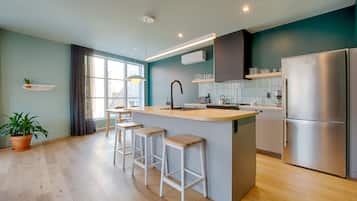 Refrigerador, microondas, horno, placa de cocina