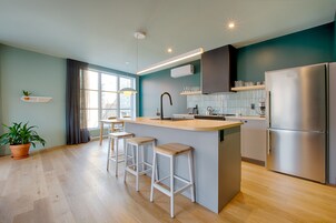 Fridge, microwave, oven, stovetop