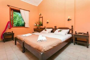 Bangalô clássico | 2 quartos, cofres nos quartos, berços grátis, Wi-Fi de cortesia