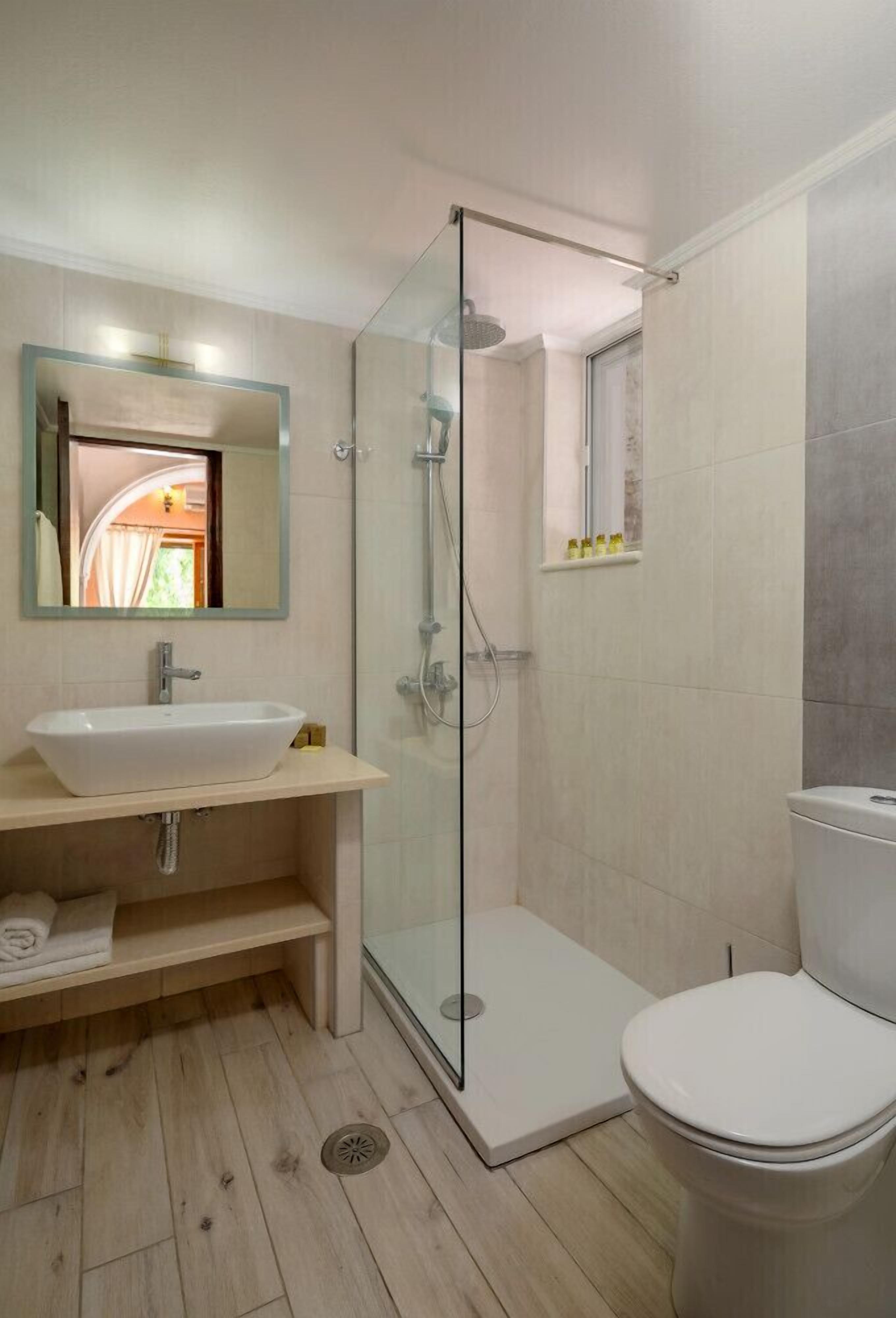 Superior Bungalow | Bathroom | Hair dryer, slippers, towels