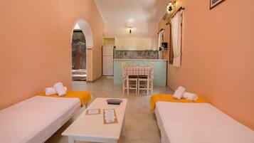 Superior Bungalow | 2 bedrooms, in-room safe, free cribs/infant beds, free WiFi