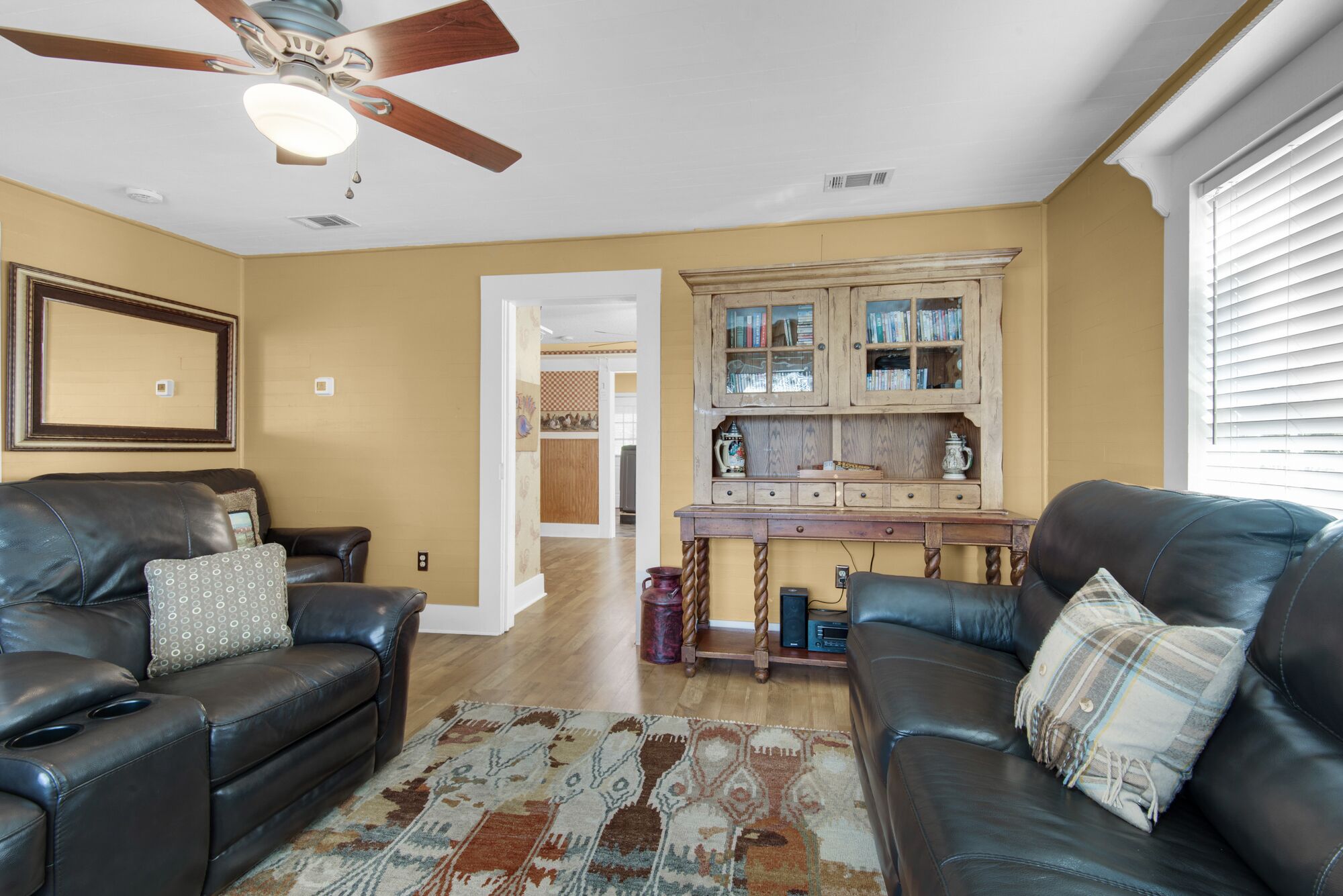 Televisio, DVD-soitin, videokirjasto