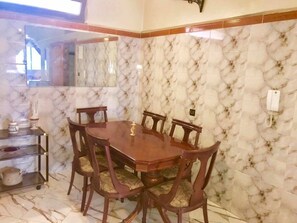 Apartment, 1 Bedroom | In-room dining